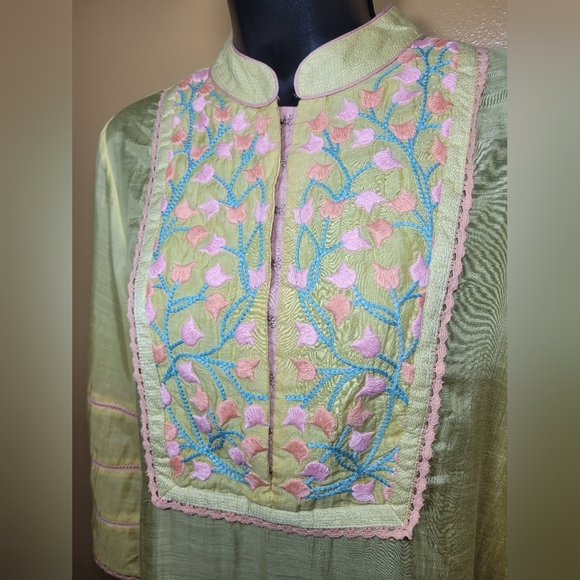 Morpankh by Shruti Sancheti Yellow Lightweight Embroidered Floral Kurta sz S - Picture 2 of 7